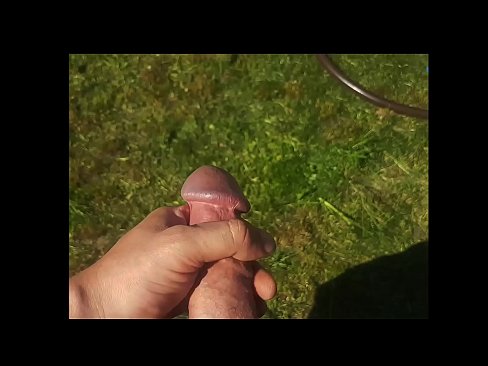 ❤️ A boazona fica com a rata rosa fodida e ejacula com um esguicho num jardim de Verão Porno em porno pt.xxxifuck.ru